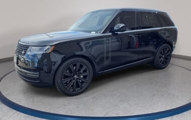 Certified Pre-Owned 2025 Range Rover SE